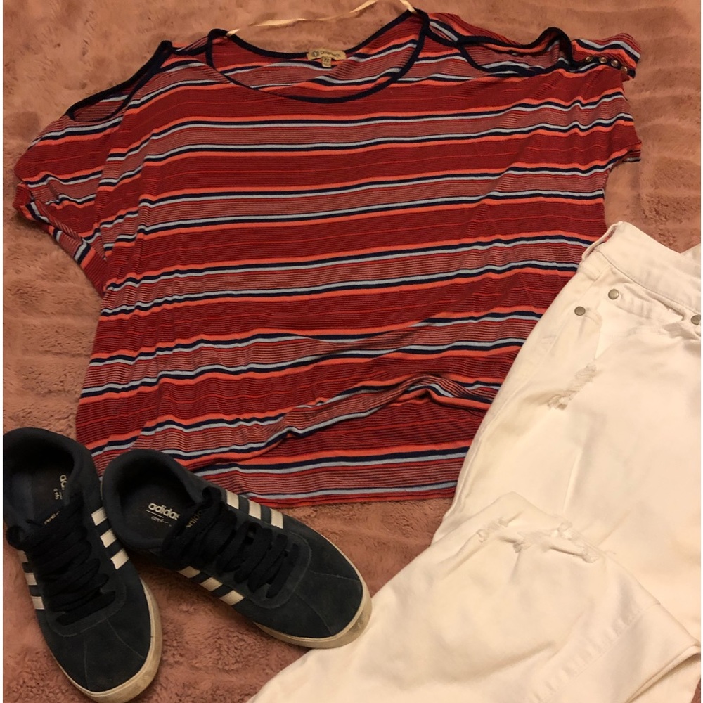 🔥🔥5/$50🔥🔥Democracy cold shoulder tee